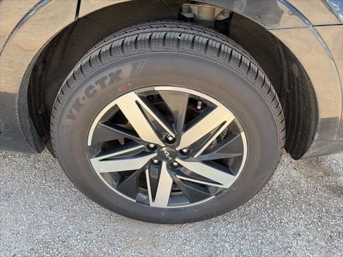 Used 2022 Kia Sorento EX w/ Panoramic Sunroof Package FWD image 18