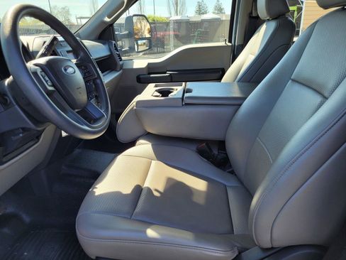 Used 2022 Ford F550 XL image 18