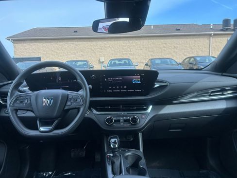 Used 2025 Buick Envista Preferred image 33