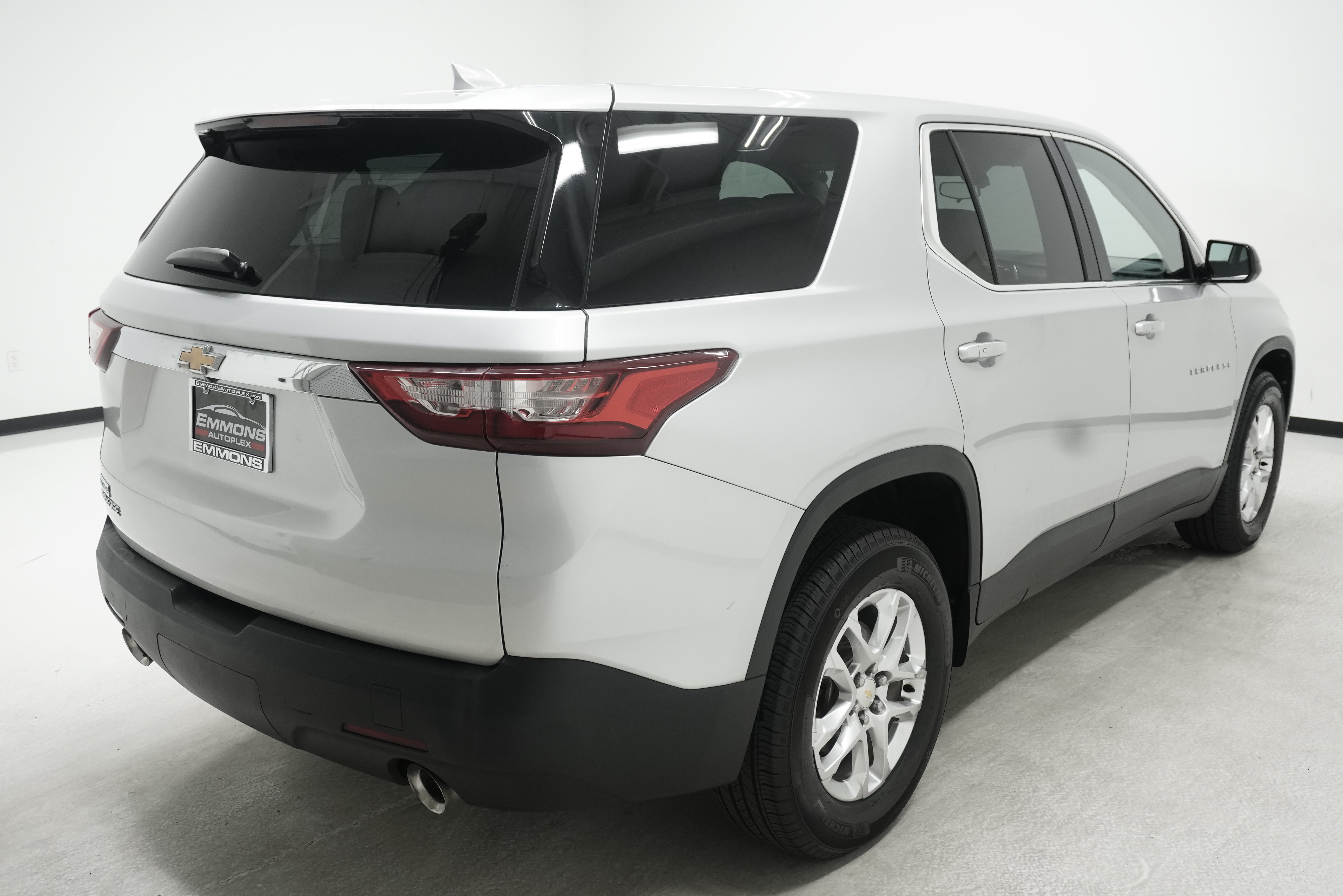 Used 2019 Chevrolet Traverse LS FWD image 4