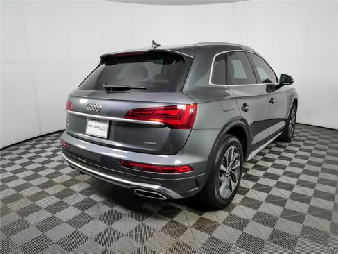 Used 2022 Audi Q5 2.0T Premium w/ Convenience Package AWD/4WD image 3