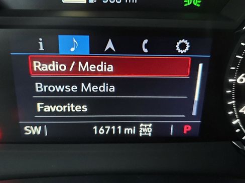 Used 2025 Cadillac XT5 Premium Luxury image 12