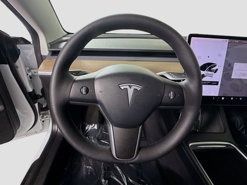 Used 2021 Tesla Model 3 Standard Range Plus image 13