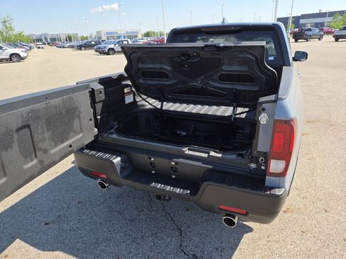 Used 2025 Honda Ridgeline Sport image 16