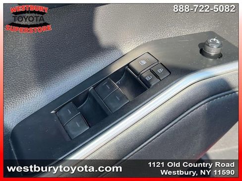Used 2021 Toyota Highlander XLE AWD/4WD image 21
