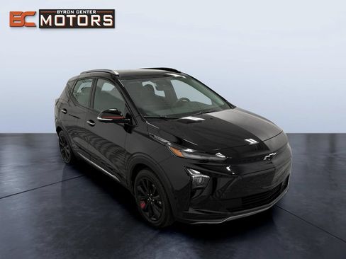 Used 2023 Chevrolet Bolt EUV Premier w/ Super Cruise Package FWD image 7
