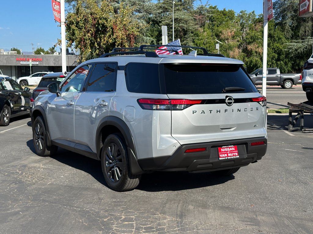 Used 2022 Nissan Pathfinder SV FWD image 4