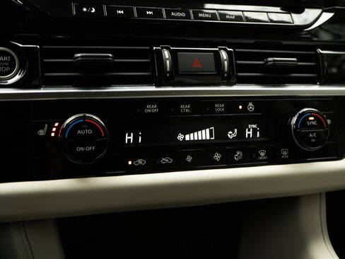 Used 2023 Nissan Pathfinder SL w/ SL Premium Package image 31