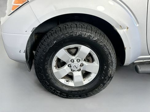 Used 2013 Nissan Frontier SV w/ SV Value Truck Pkg AWD/4WD image 28