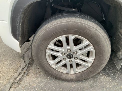 Used 2022 Toyota Tundra SR5 w/ SR5 Convenience Package image 7