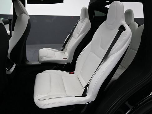 Used 2022 Tesla Model X Plaid image 26