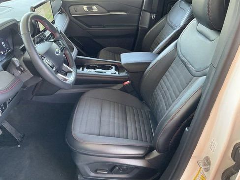 Used 2025 Ford Explorer ST-Line w/ ST-Line Street Pack AWD/4WD image 16