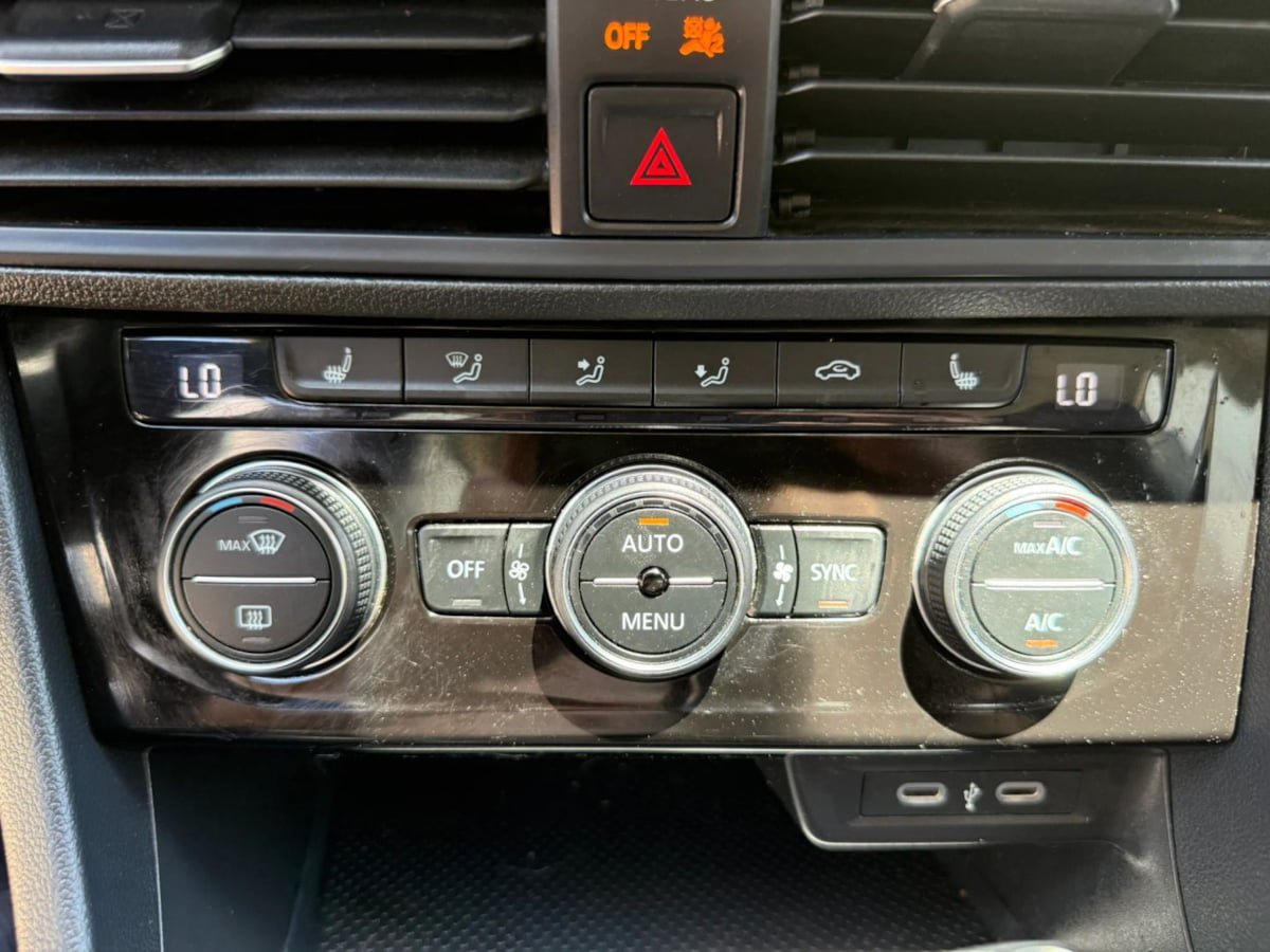 Used 2024 Volkswagen Jetta SE FWD image 39