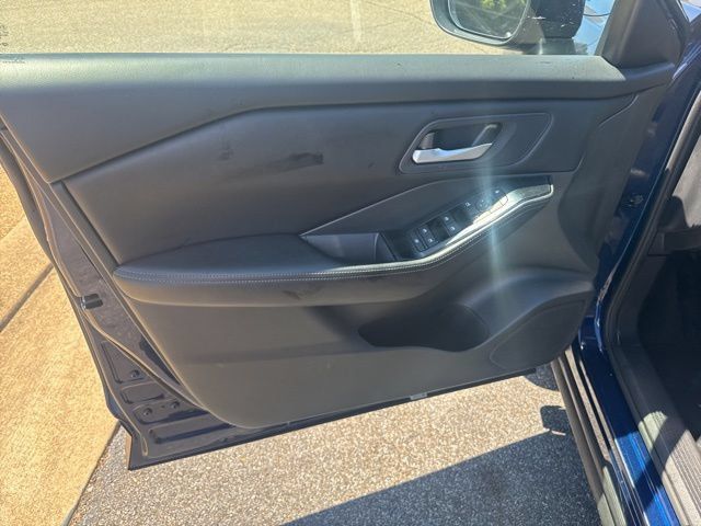 Used 2024 Nissan Rogue SV FWD image 17