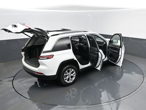 Used 2022 Jeep Grand Cherokee Limited AWD/4WD image 29
