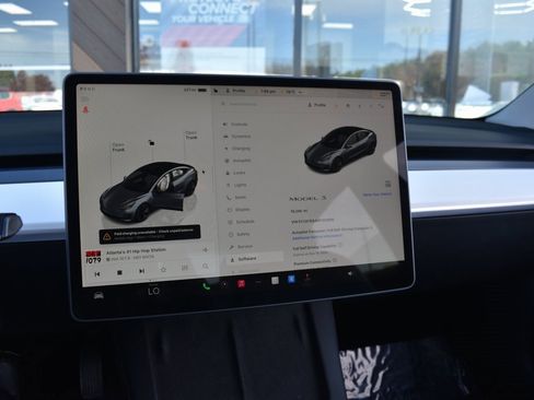 Used 2022 Tesla Model 3 Standard Range image 18