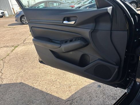 Used 2025 Nissan Altima 2.5 SV FWD image 18