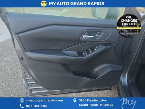 Used 2025 Nissan Rogue SV AWD/4WD image 10