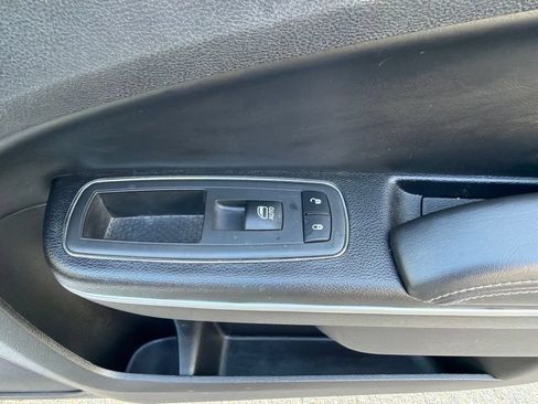 Used 2019 Chrysler 300 S RWD image 15