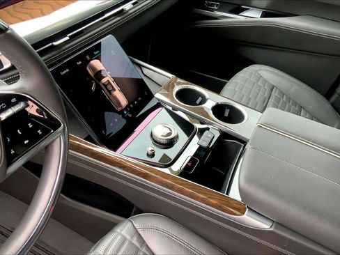 Certified 2025 Cadillac Escalade Sport Platinum AWD/4WD image 18