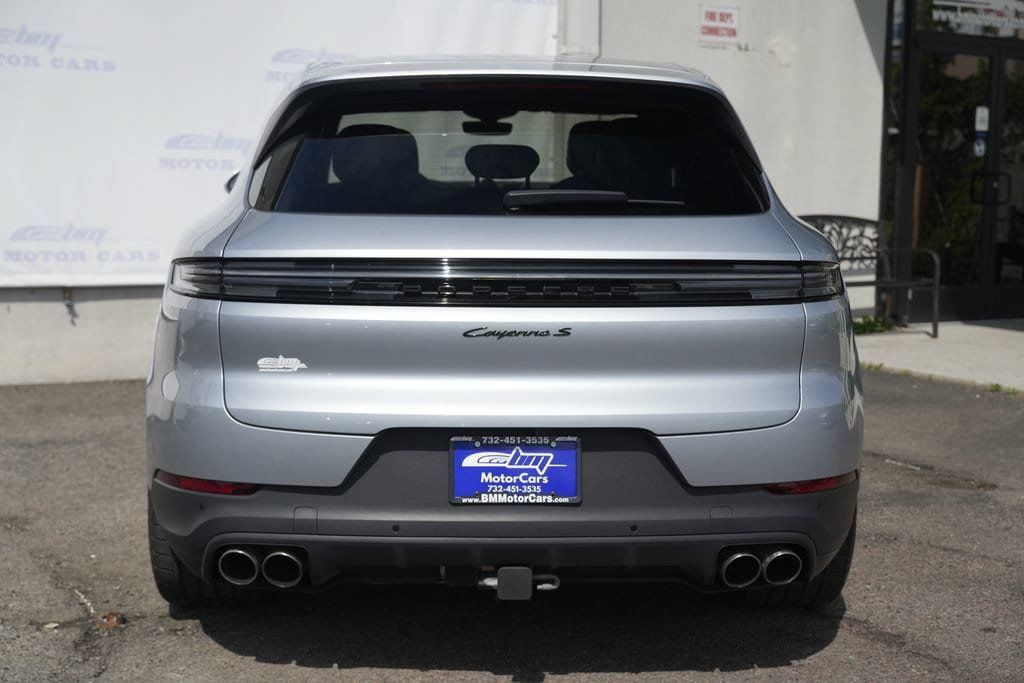 Used 2024 Porsche Cayenne S w/ Sport Chrono Package AWD/4WD image 8