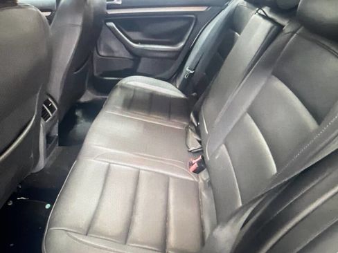 Used 2009 Volkswagen Jetta SE FWD image 3