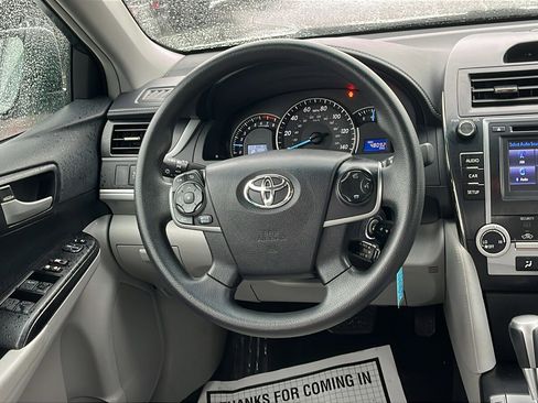 Used 2014 Toyota Camry LE image 20