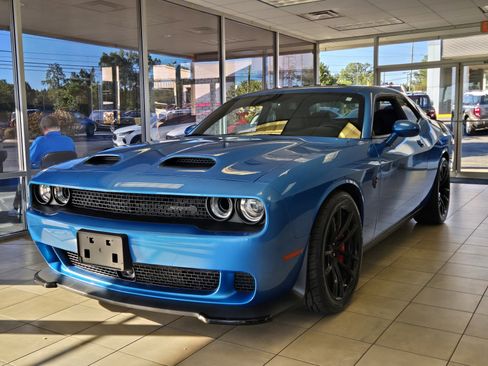 Used 2023 Dodge Challenger SRT Hellcat image 2