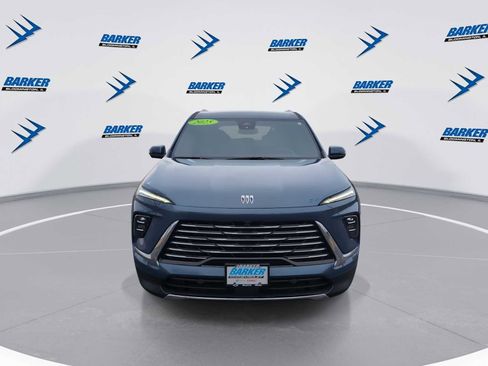 Used 2025 Buick Enclave Preferred image 3