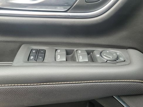 Used 2023 GMC Yukon XL SLT image 31