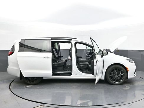 New 2026 Chrysler Pacifica Limited w/ S Appearance Package image 65