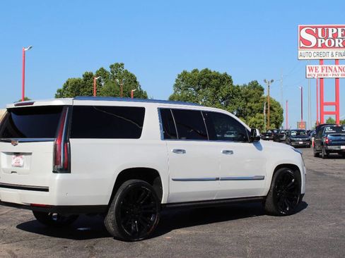 Used 2019 Cadillac Escalade ESV Premium Luxury image 4