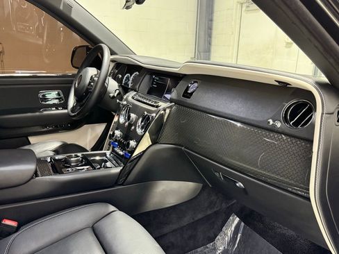 Used 2023 Rolls-Royce Cullinan Black Badge w/ Dark Exterior Package image 46