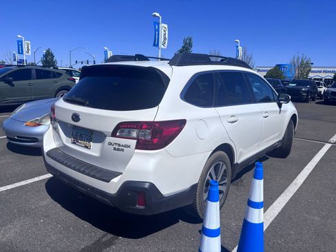 Used 2019 Subaru Outback 3.6R Limited AWD/4WD image 3