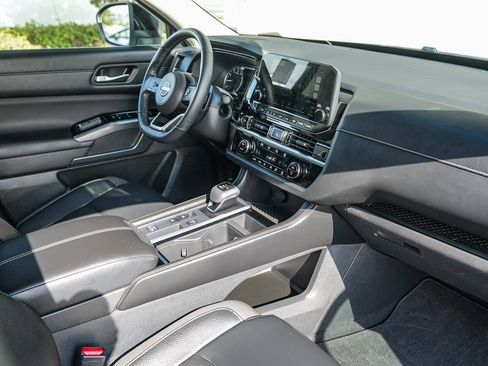 Used 2022 Nissan Pathfinder SL image 15