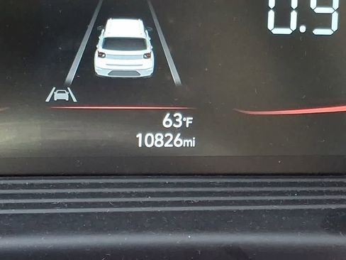 Used 2025 Hyundai Venue SEL image 19