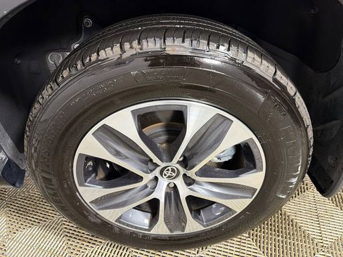 Used 2024 Toyota Highlander XLE image 21