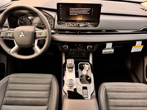 New 2026 Mitsubishi Outlander AWD image 28