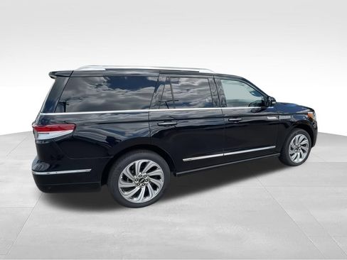 Used 2024 Lincoln Navigator Reserve AWD/4WD image 9