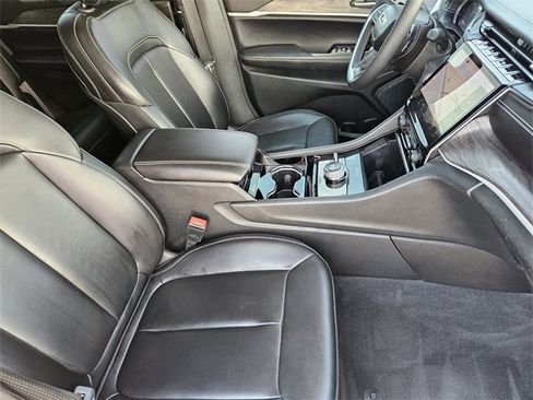 Used 2023 Jeep Grand Cherokee L Limited image 13