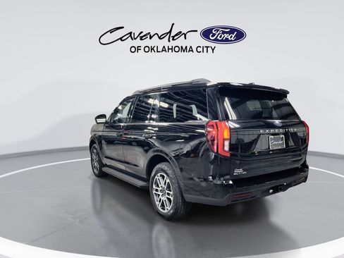 Used 2025 Ford Expedition Active AWD/4WD image 6