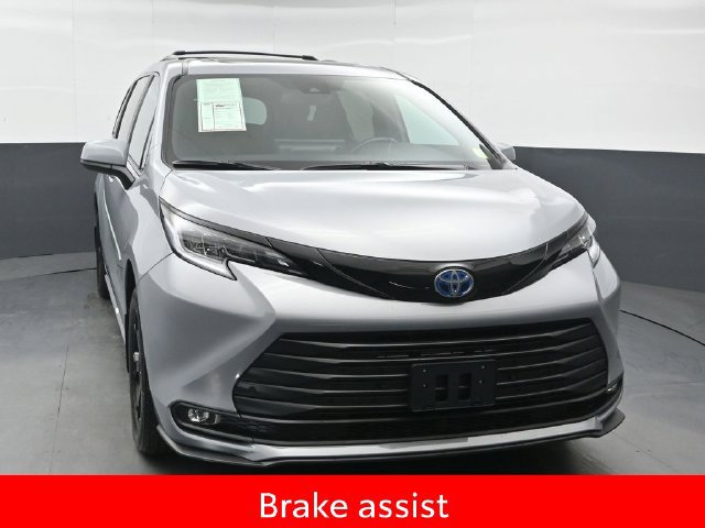 Used 2025 Toyota Sienna XLE Woodland Edition AWD/4WD image 10