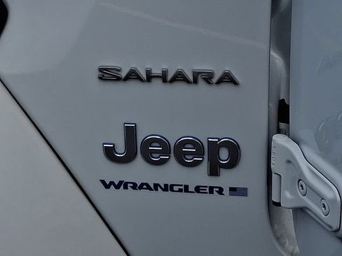 Used 2023 Jeep Wrangler Unlimited Sahara w/ Cold Weather Group AWD/4WD image 30