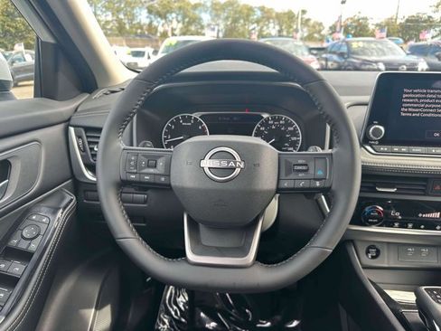 Used 2026 Nissan Rogue SV image 14