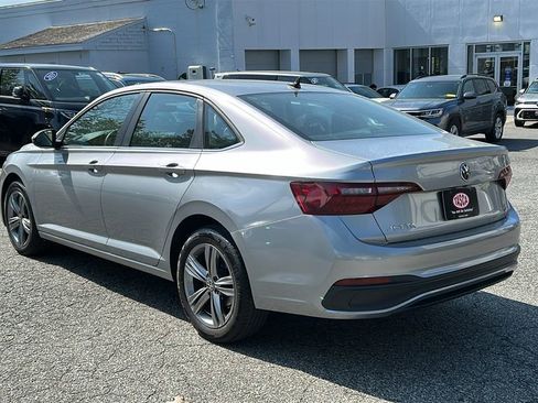 Used 2023 Volkswagen Jetta SE w/ Panoramic Sunroof Package FWD image 6
