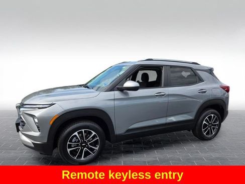 Used 2025 Chevrolet TrailBlazer LT AWD/4WD image 4