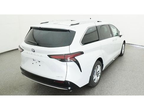 New 2026 Toyota Sienna Limited image 8