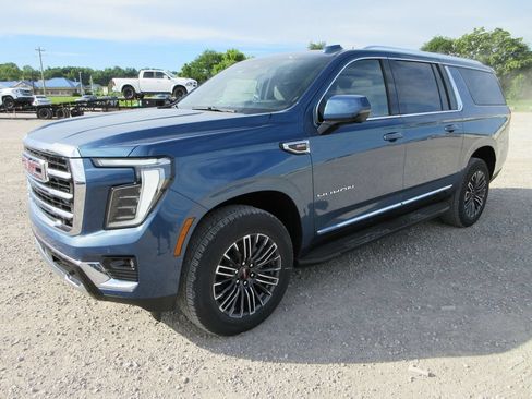 New 2026 GMC Yukon XL Elevation w/ Elevation Premium Package AWD/4WD image 9