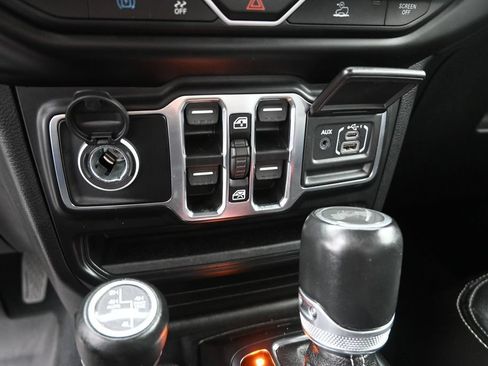 Used 2022 Jeep Wrangler Unlimited Sahara AWD/4WD image 24