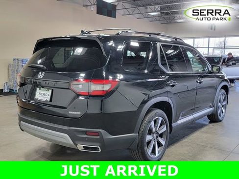 Used 2023 Honda Pilot Touring image 5